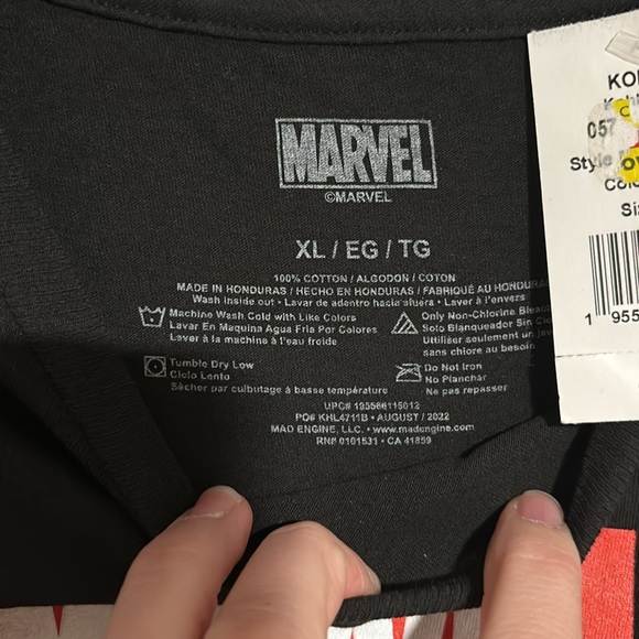Marvel Periodic Table of Heroes and Villains Tee size XL - Picture 4 of 4